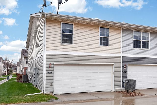 9145 Greenspire Drive 107, West Des Moines, IA 50266