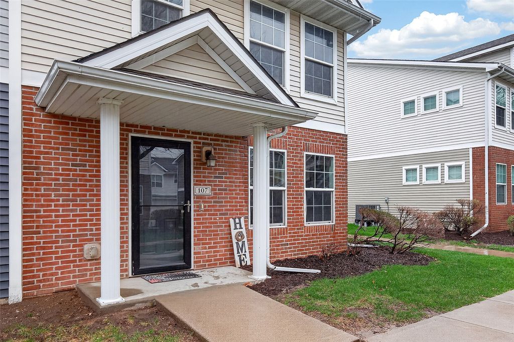 9145 Greenspire Drive 107, West Des Moines, IA 50266