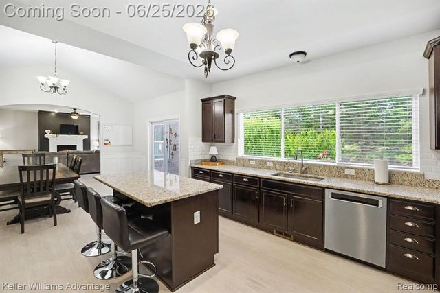 54525 Brentwood Drive, South Lyon, MI 48178