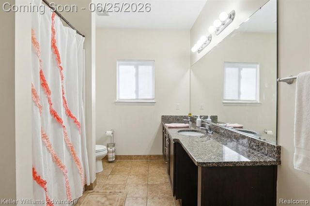 54525 Brentwood Drive, South Lyon, MI 48178