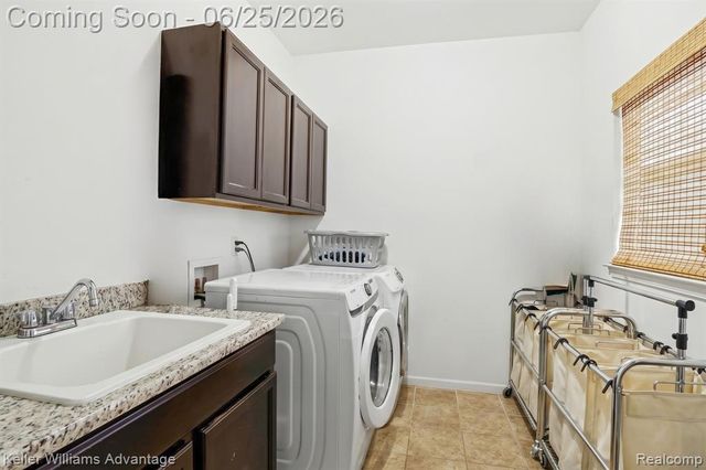 54525 Brentwood Drive, South Lyon, MI 48178
