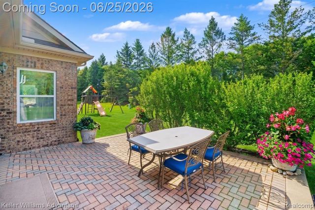 54525 Brentwood Drive, South Lyon, MI 48178