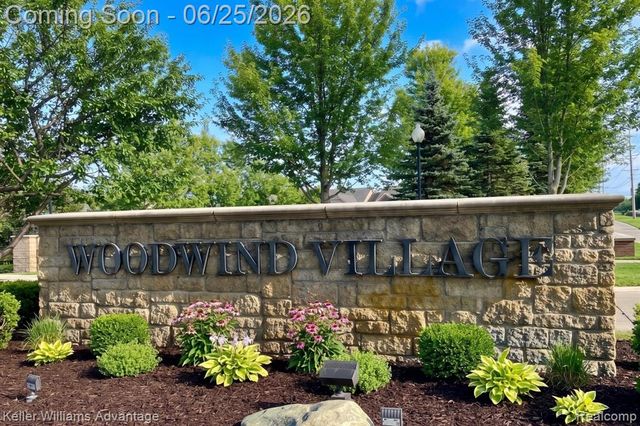 54525 Brentwood Drive, South Lyon, MI 48178
