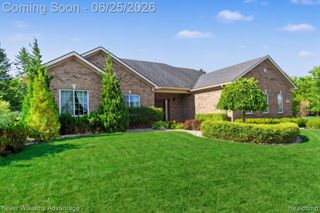 54525 Brentwood Drive, South Lyon, MI 48178