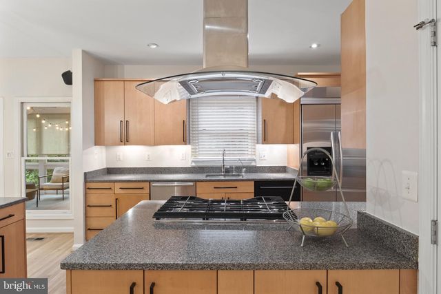 10314 THORNBUSH LN, Bethesda, MD 20814