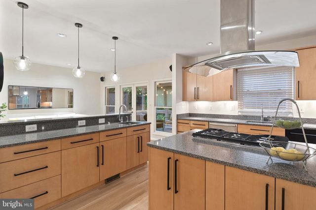 10314 THORNBUSH LN, Bethesda, MD 20814