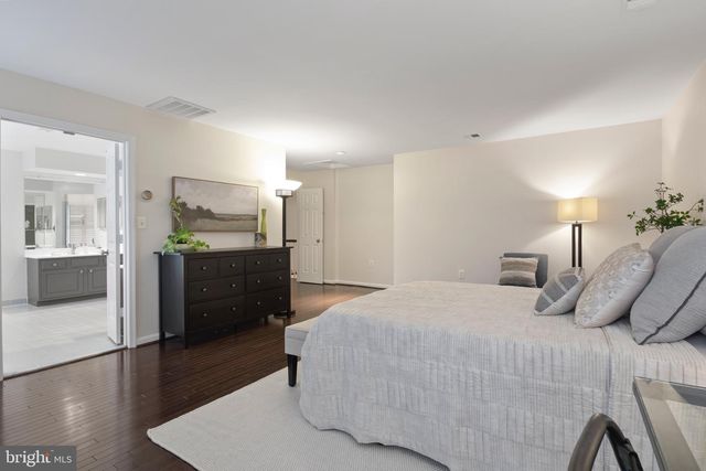 10314 THORNBUSH LN, Bethesda, MD 20814