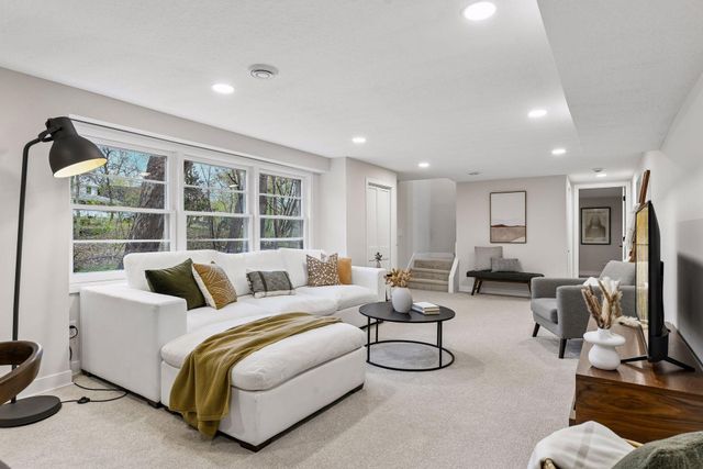 3220 Aquila Lane S, Saint Louis Park, MN 55426