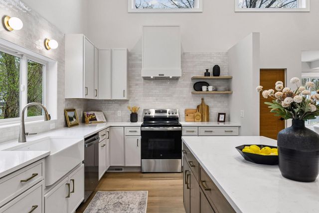 3220 Aquila Lane S, Saint Louis Park, MN 55426