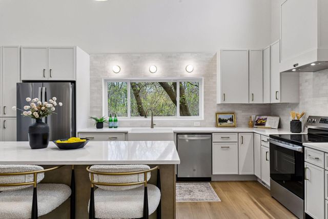 3220 Aquila Lane S, Saint Louis Park, MN 55426