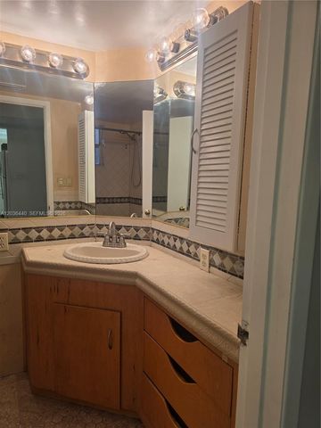 1304 NE 191st Street A128, Miami, FL 33179