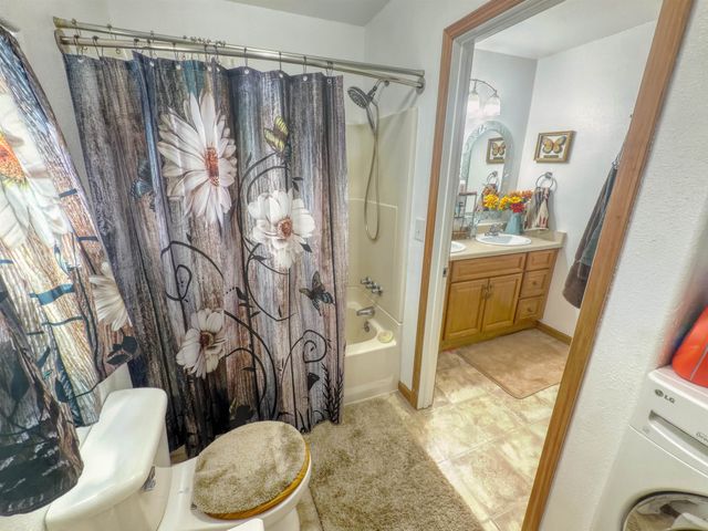 1077 JOHN KALINAS ROAD, Fairbanks, AK 99712