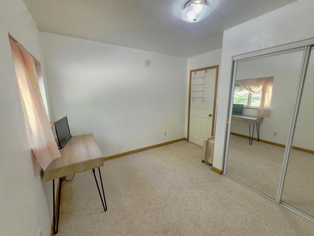 1077 JOHN KALINAS ROAD, Fairbanks, AK 99712