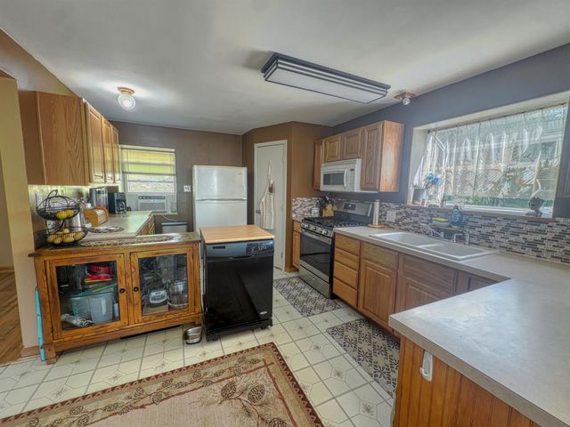 1077 JOHN KALINAS ROAD, Fairbanks, AK 99712