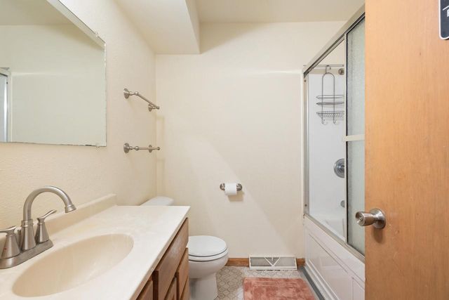 6579 N 66th STREET, Milwaukee, WI 53223