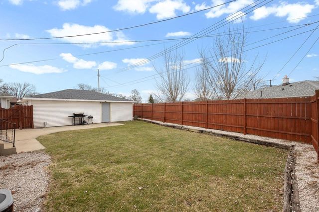 6579 N 66th STREET, Milwaukee, WI 53223