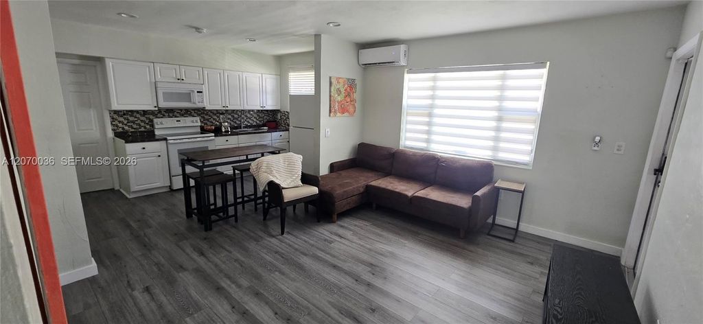 1130 NE 111th Street 1130, Miami, FL 33161