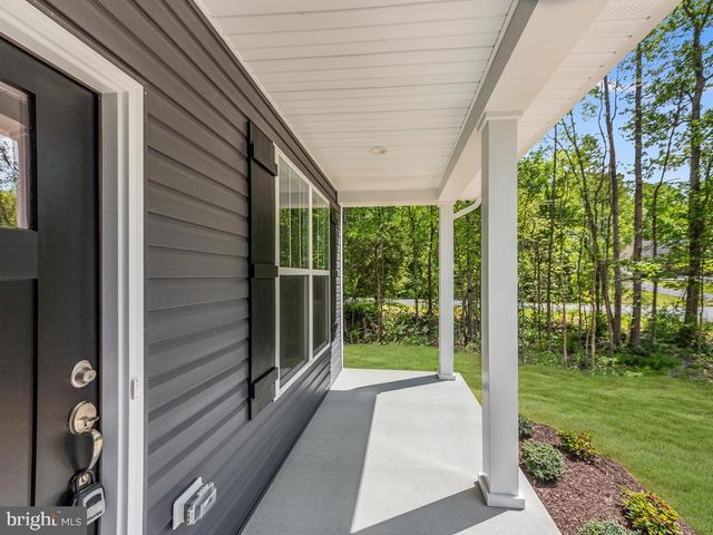 11 ASH LN, Stafford, VA 22556