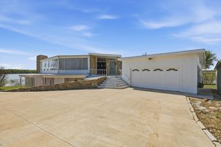 732 Blue Fathom Drive, Runaway Bay, TX 76426