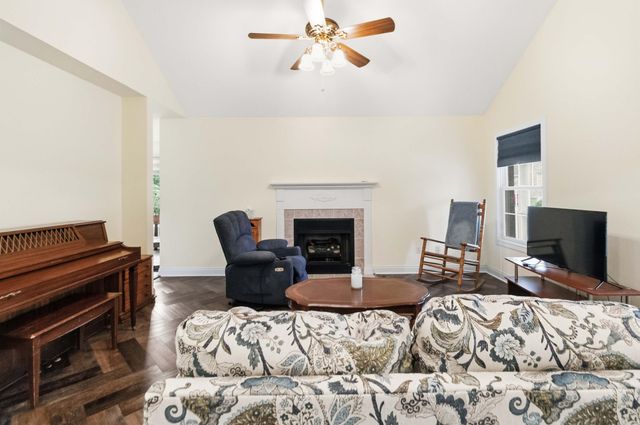 1043 Burnell Drive, Berea, KY 40403