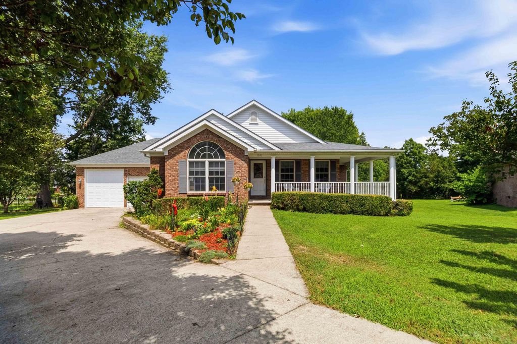 1043 Burnell Drive, Berea, KY 40403