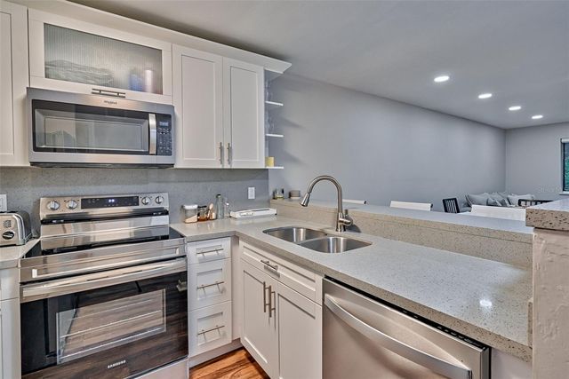 105 SE 16TH AVENUE N103, Gainesville, FL 32601