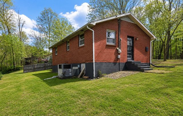 751 Hogan Rd, Clarksville, TN 37043