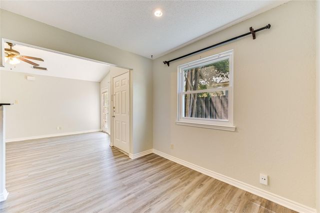 526 Cutty TRL B, Lakeway, TX 78734