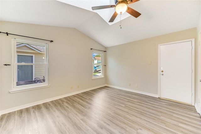 526 Cutty TRL B, Lakeway, TX 78734