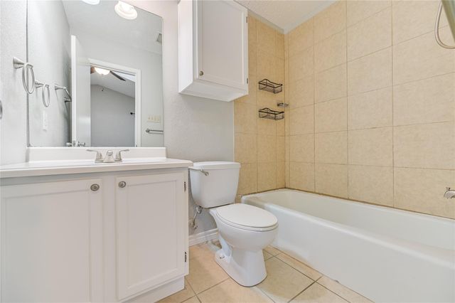 526 Cutty TRL B, Lakeway, TX 78734