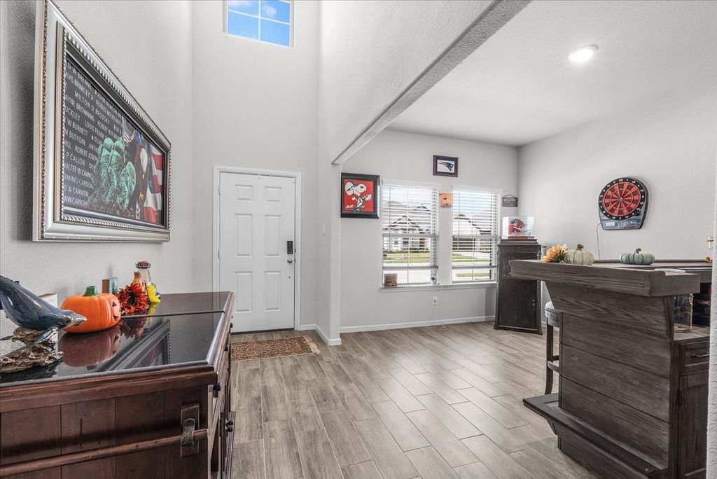 305 Laurel Drive, Justin, TX 76247 — photo 3