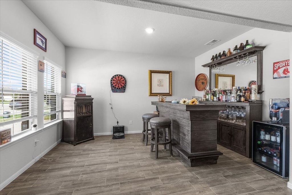 305 Laurel Drive, Justin, TX 76247 — photo 4