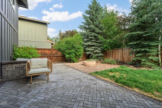 21163 Clairaway Avenue, Bend, OR 97702
