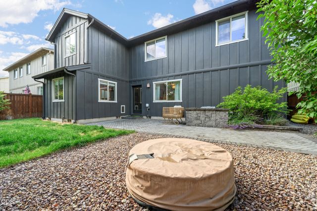21163 Clairaway Avenue, Bend, OR 97702