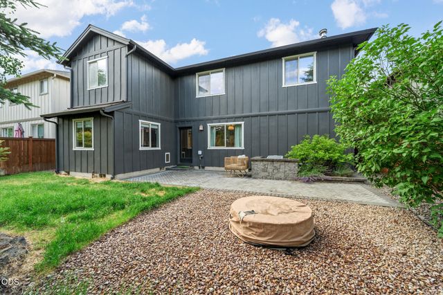 21163 Clairaway Avenue, Bend, OR 97702