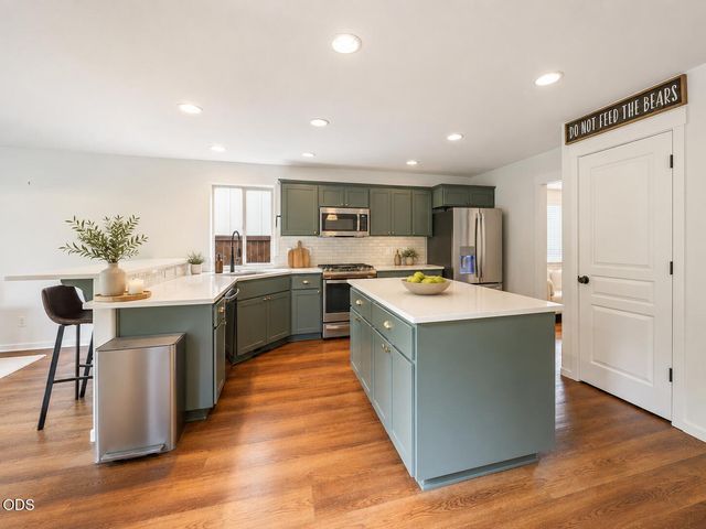 21163 Clairaway Avenue, Bend, OR 97702