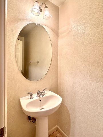 2473 Huckleberry Cir, West Sacramento, CA 95691