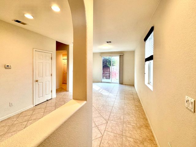 2473 Huckleberry Cir, West Sacramento, CA 95691