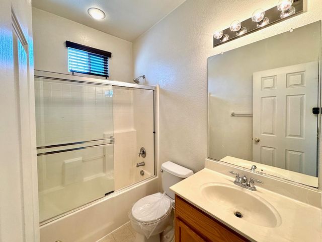 2473 Huckleberry Cir, West Sacramento, CA 95691