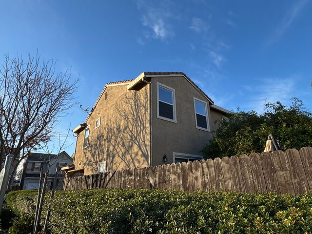 2473 Huckleberry Cir, West Sacramento, CA 95691