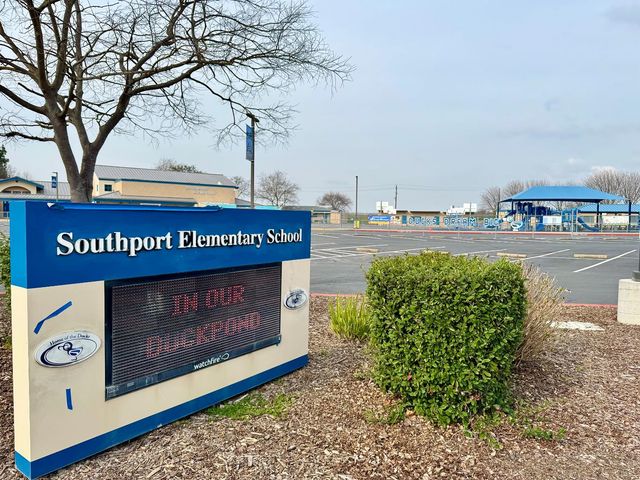 2473 Huckleberry Cir, West Sacramento, CA 95691