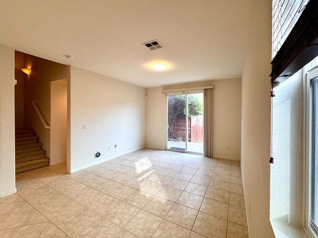 2473 Huckleberry Cir, West Sacramento, CA 95691