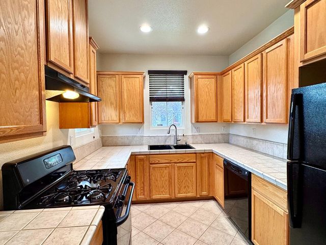 2473 Huckleberry Cir, West Sacramento, CA 95691