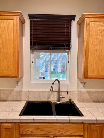 2473 Huckleberry Cir, West Sacramento, CA 95691