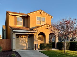 2473 Huckleberry Cir, West Sacramento, CA 95691