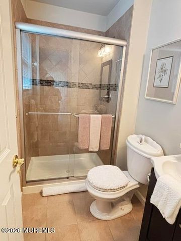 6 Kresson Court, Toms River, NJ 08757