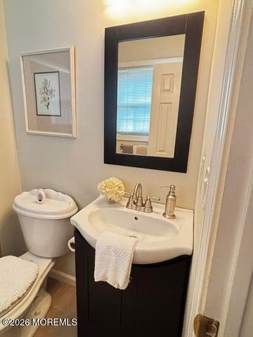 6 Kresson Court, Toms River, NJ 08757