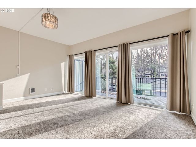 4 TOUCHSTONE 143, Lake Oswego, OR 97035