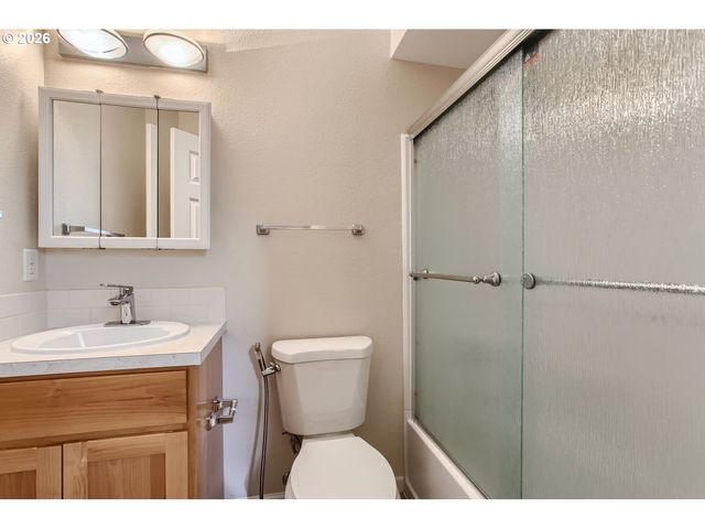4 TOUCHSTONE 143, Lake Oswego, OR 97035
