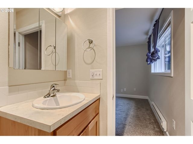 4 TOUCHSTONE 143, Lake Oswego, OR 97035